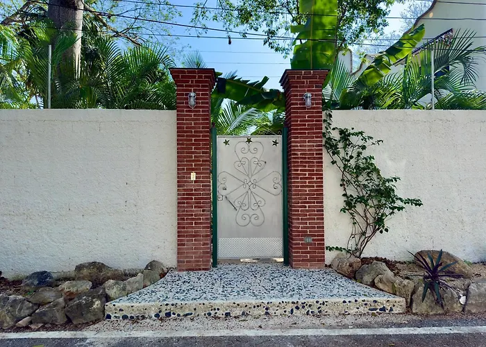 Villa Urbaneden 'another Day In Paradise' *