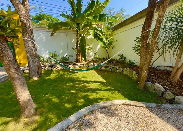 Villa Urbaneden 'another Day In Paradise' *